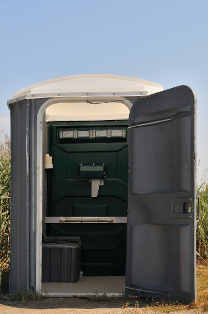 Affordable portable toilet rental in Gages Lake, IL